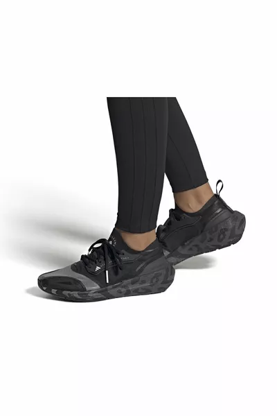 بواسطة ستيلا مكارتني ألترا بوست  سنيكرز كاجوال أسود