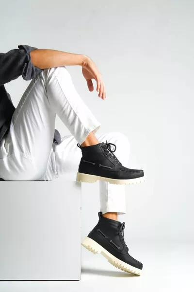  الدانتيل متابعة العظام وحيد المياه والبرد مقاومة عارضة الشتاء الرجال الأحذية الرياضية BT الأسود