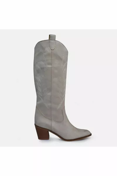 أحذية رعاة البقر النسائية كبيرة الحجم  بيج من جلد الغزال