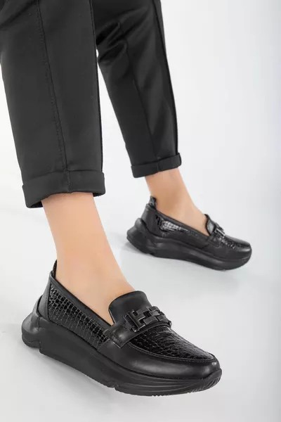 Dicke Sohle Schwarze Damen-Loafer Freizeitschuhe mit Kette Accessoires