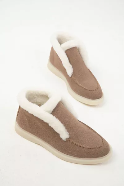 المنك سويدي الجوارب النسائية والبوت 