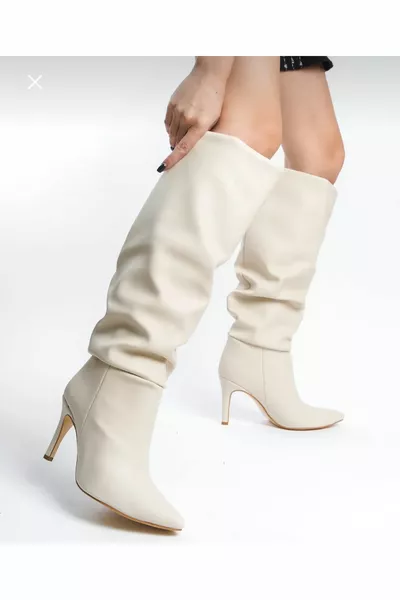 حذاء بكعب رفيع