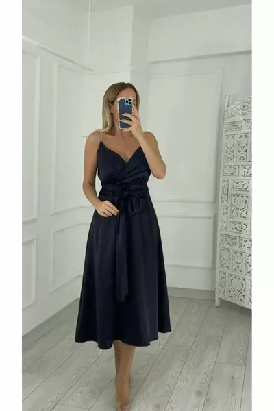  فستان ساتان متوسط الطول مع أحزمة حجرية أسود