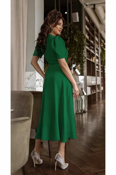 Женское изумрудно-зеленое двубортное платье миди с двубортным воротником и воланами на талии с воланами и поясом с коротким рукавом