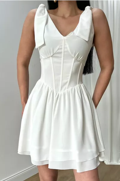 Жените атлас плат V ниско нарязани дизайн пола пластове рамото вратовръзка бели мини вечерна рокля 