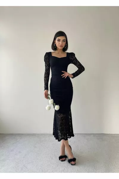 هاديس فستان طويل من الدانتيل الأسود