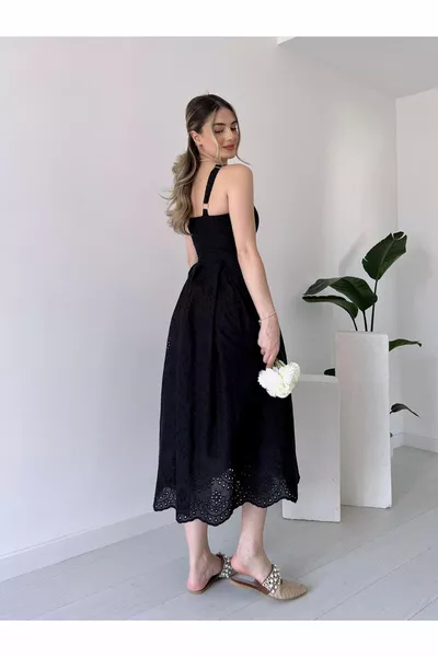 Бродирана рокля с регулируеми презрамки