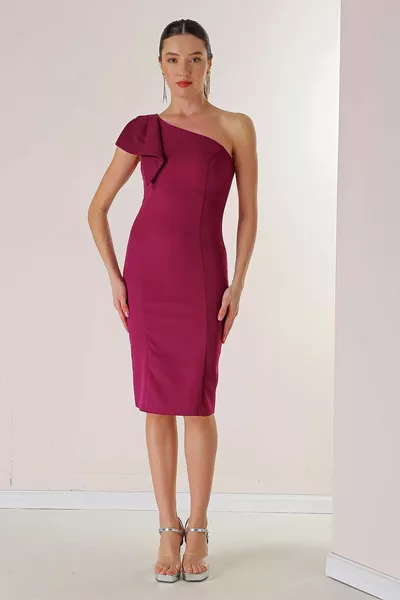 Tek Omuzu Fiyonklu Astarlı Kısa Krep Elbise