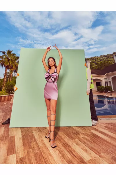 Satin-Riemchen-Minikleid mit Schleifendetail