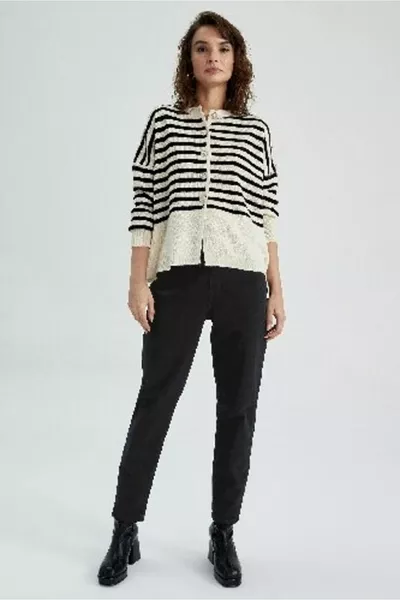 Jean Lina Comfort Mom Fit taille haute coupe confortable jambe légèrement étroite longueur cheville sp