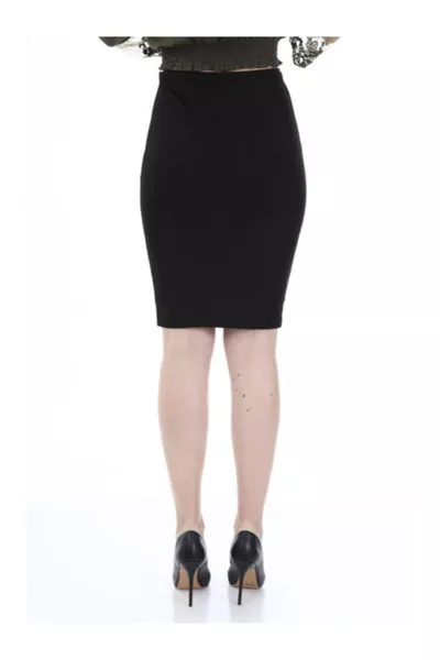 تنورة قلم سوداء مع ليكرا