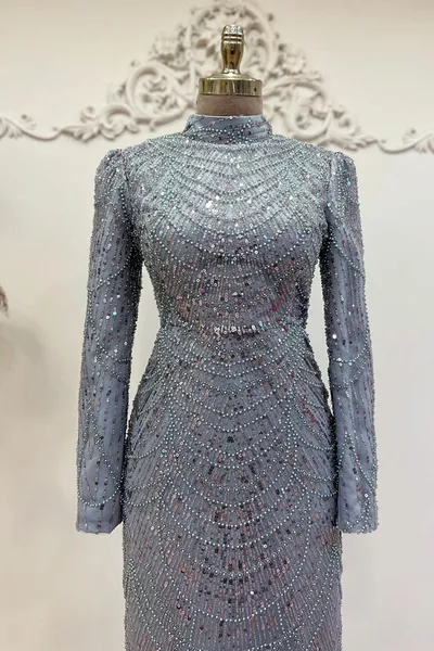 Abendkleid mit Stein- und Paillettendetails