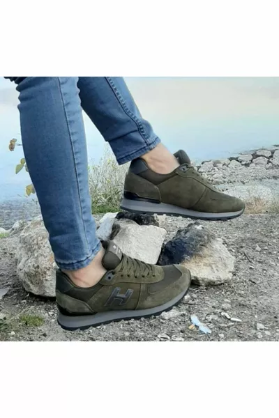 Peruaanse sneakers met grote teen.