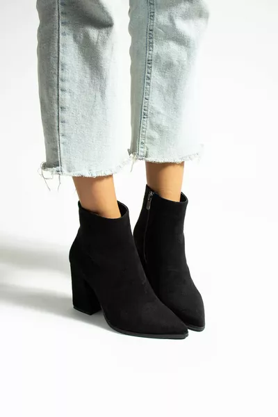 ليمار أسود من جلد الغزال مدبب مقدمة حذاء نسائي بكعب عال