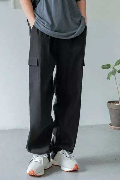 جيب البضائع كبير الحجم قابل للتعديل بنطال رياضي أسود للرجال