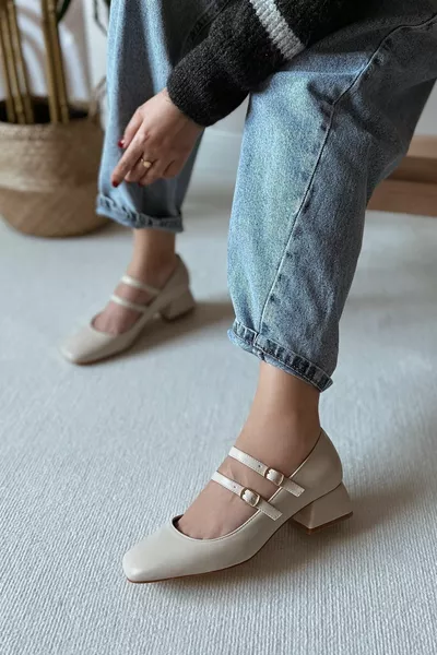 Женская Мэри Джейн Бежевый Матовая кожаная спина Закрытая двойная лента Квадратный носок Жесткая каска Короткие блочные каблуки