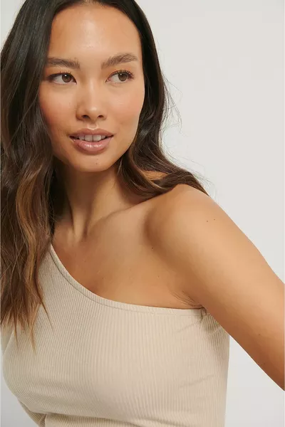 بلوزة واحدة مفتوحة الأكمام الطويلة