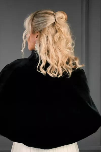 Fourrure Etol Boléro de mariée noir avec arc long