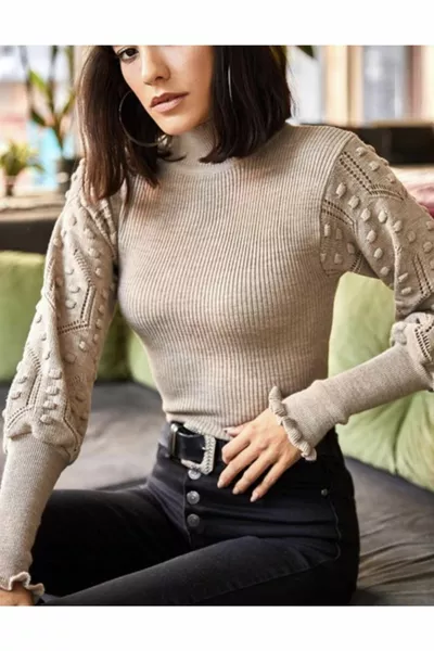 Женский каменный рукав Детальная стойка Горловина Трикотажный свитер в рубчик 