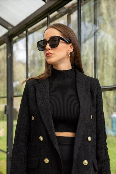 Lange Jacke aus marmoriertem schwarzem Loren-Tweed mit goldenen Knöpfen