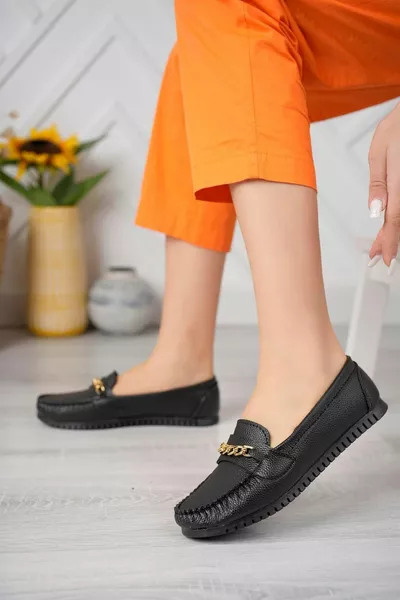 باليه نسائي بالسلاسل مسطحات Z بشرة سوداء