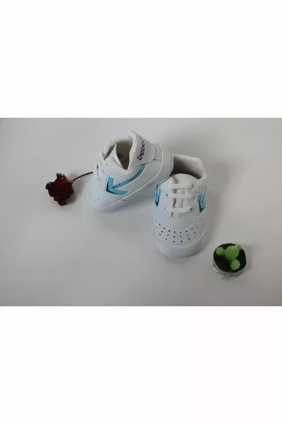 Бебешки обувки с връзки за първа стъпка