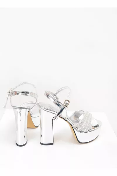 حذاء زفاف فضي بأحجار لامعة مضمونة للتشغيل