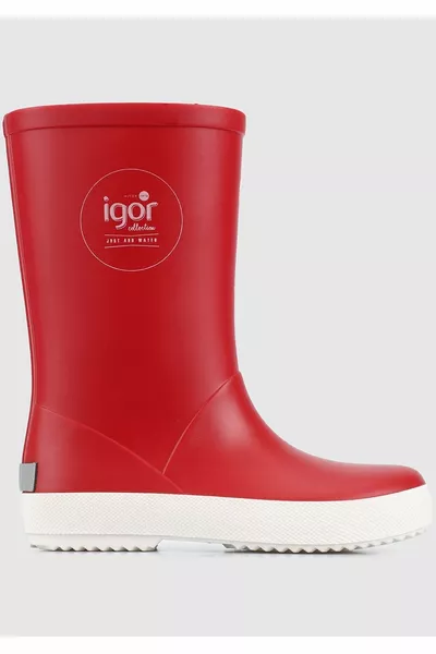 أحذية المطر الأحمر