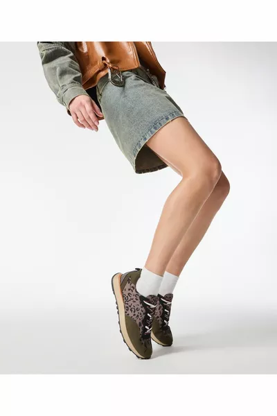 حذاء رياضي بطبعة فهد