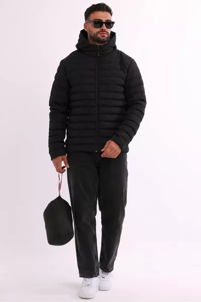 سترة رياضية خفيفة للرجال، سوداء، مقاومة للرياح، بغطاء رأس، مبطنة بالألياف، مع حقيبة قابلة للحمل