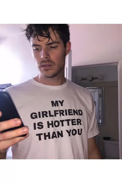 T-shirt Unisexe avec l'inscription Mon Copain/Copine est Plus Sexy que Toi