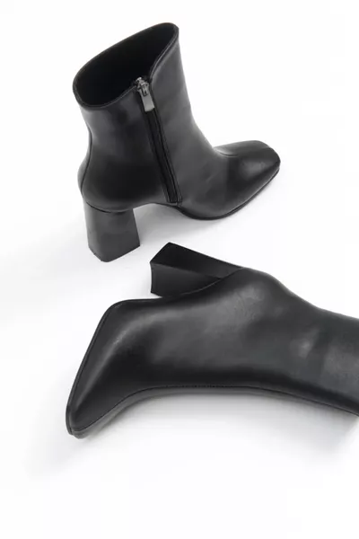 حذاء نسائي أسود تلا