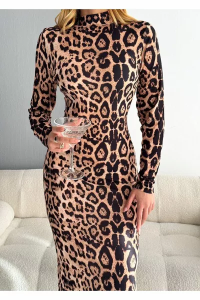 فستان بياقة صيد بنقشة النمر