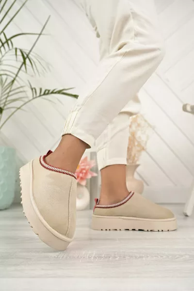 حذاء نسائي شتوي جديد بموسم جديد مبطن بالفرو ونعل عالي