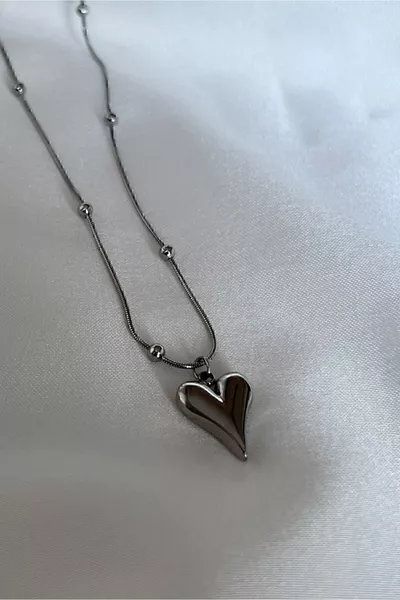 قلادة من الفولاذ بسلسلة قلب باللون الفضي