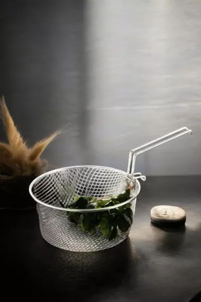 Pentola per friggere smaltata Alev con coperchio in vetro  CM Nera