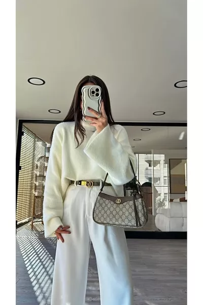 كنزة صوفية أساسية ناعمة بيفر أبيض للنساء