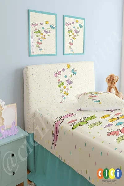 غطاء رأس السرير بنقشة الفراشات الملونة المنقطة