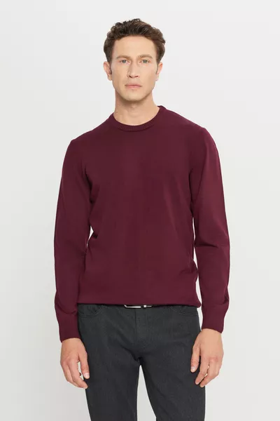Мужской бордовый трикотажный свитер с круглым вырезом, стандартного кроя, стойкий к катышкам