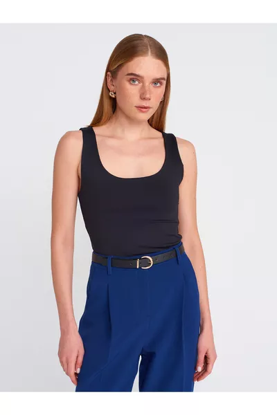 Top in poliammide con spalline larghe 