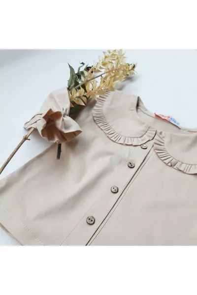 Maglietta per neonata con collo a volant