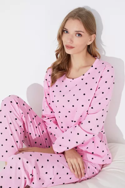 طقم بيجامة منسوجة بنقشة قلب وردي وأسود ونقاط 