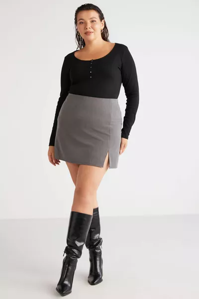 Zazanabb Women's Ribbed Look Body-Hugging Black Plus Size Blouse with Deep Round Neck and Buttons