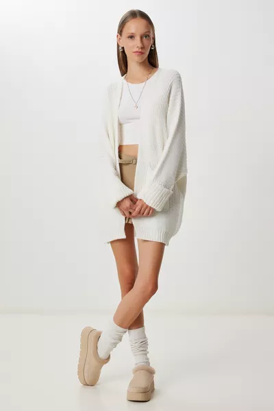 Kadın Kremsi Beyaz Oversize Uzun Cepli Triko Hırka 