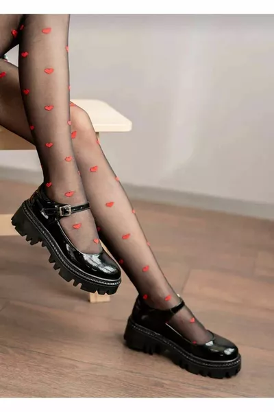 حذاء نسائي رياضي لوفر