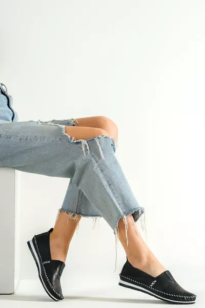 حذاء جلد نسائي أسود كاجوال من الجلد الطبيعي 