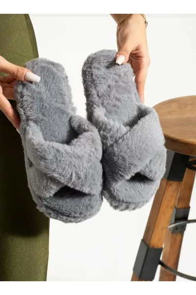 Chaussons d'intérieur en peluche grise