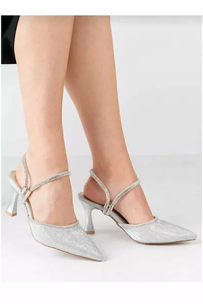 حذاء سهرة نسائي بكعب عالٍ ستيلتو مع تفاصيل حجرية فضية