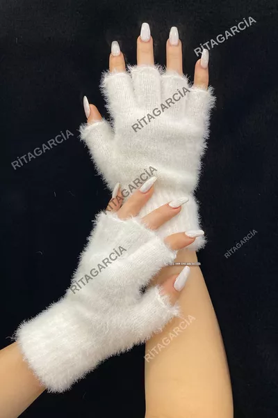 Плюшени ръкавици с отрязани пръсти