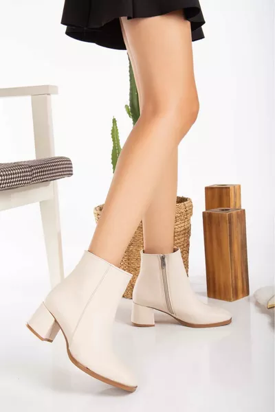 حذاء جديد للموسم الجديد بكعب سميك ومضاد للماء